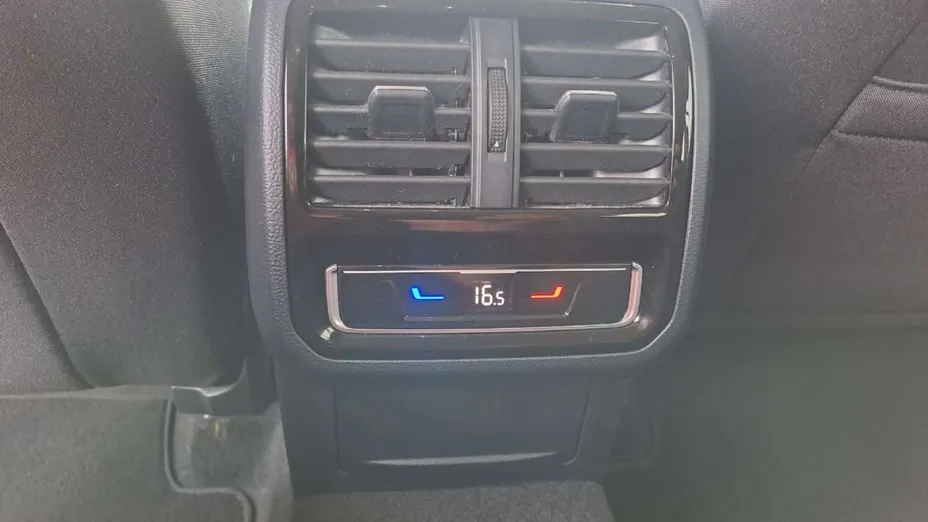 VOLKSWAGEN Passat -