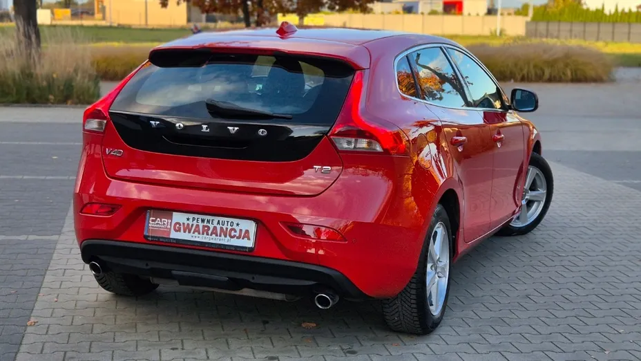 VOLVO V40 -