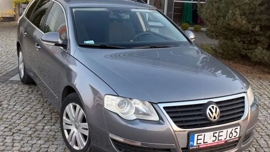 VOLKSWAGEN Passat -