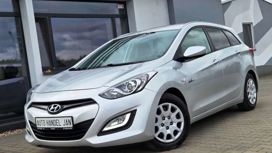 HYUNDAI i30 -