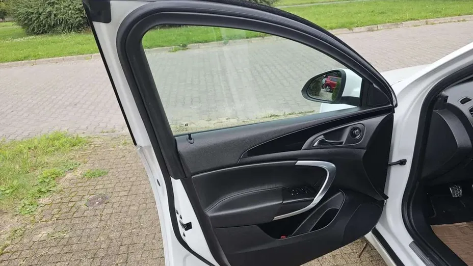 OPEL Insignia -