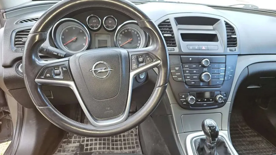 OPEL Insignia -