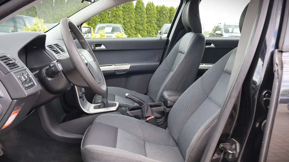 VOLVO V50 -