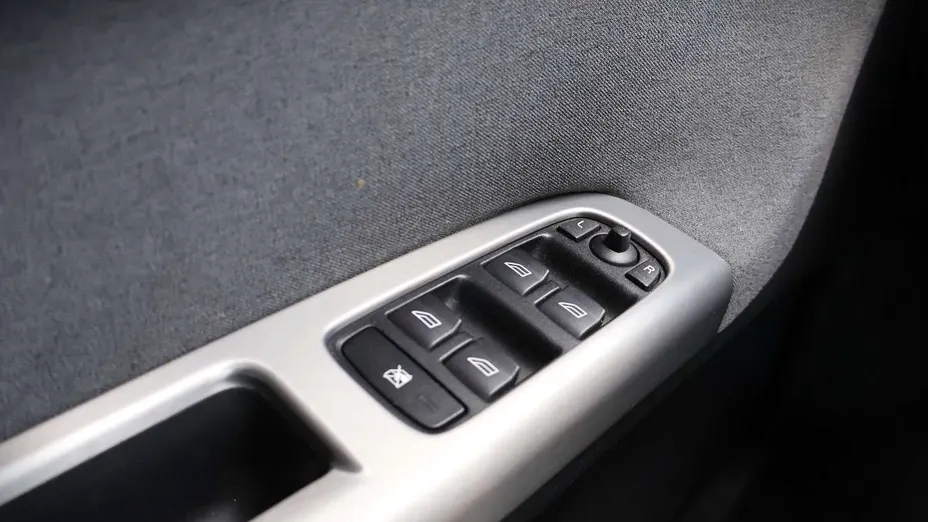 VOLVO V50 -