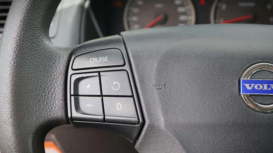 VOLVO V50 -