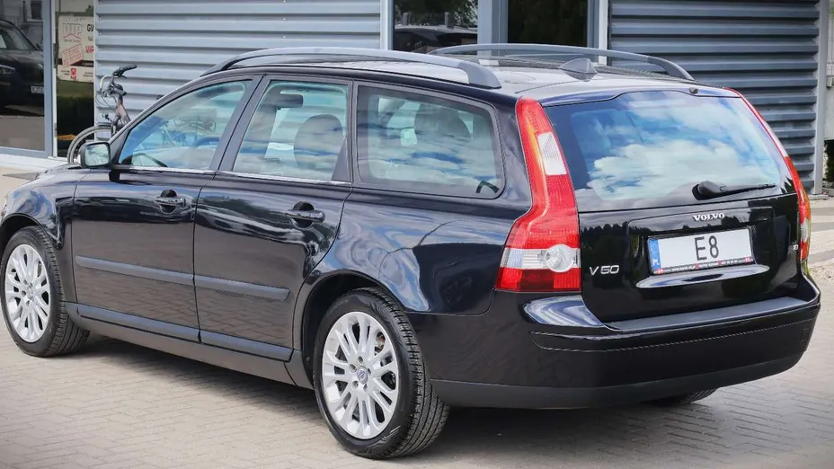 VOLVO V50 -
