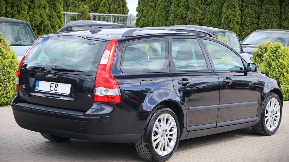 VOLVO V50 -