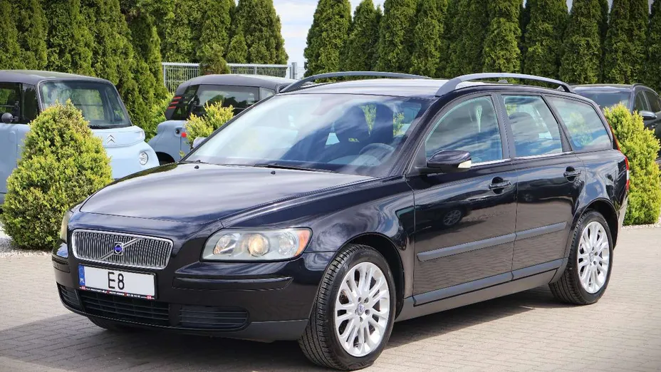 VOLVO V50 -