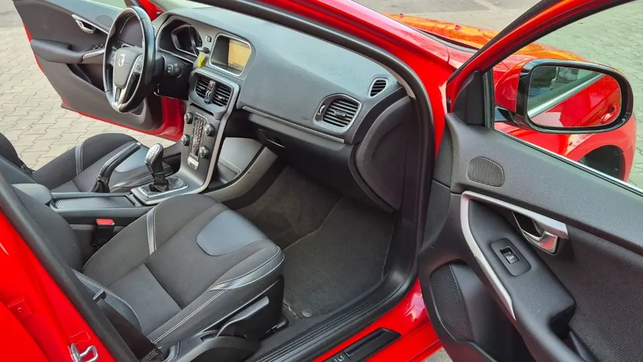 VOLVO V40 -