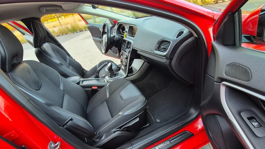 VOLVO V40 -