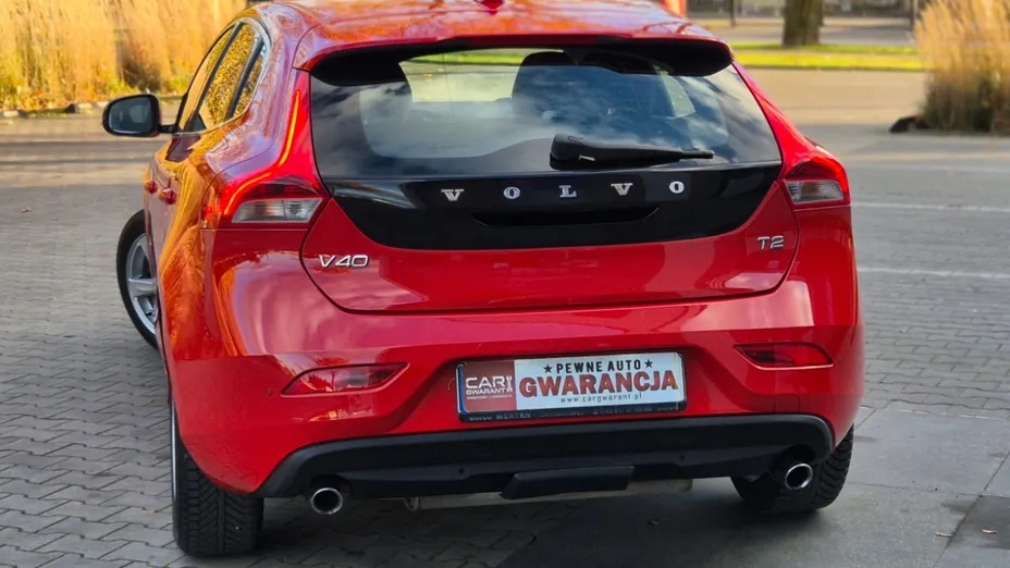 VOLVO V40 -