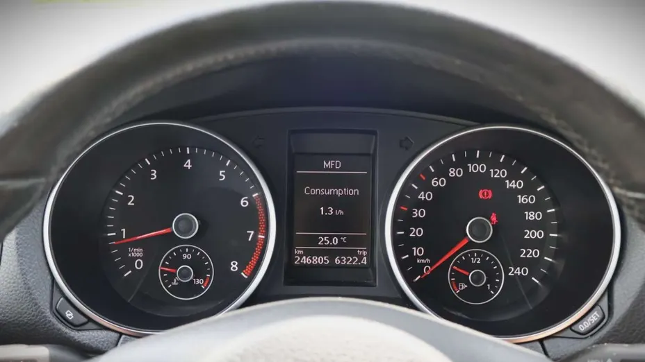 VOLKSWAGEN Golf -