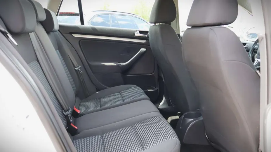VOLKSWAGEN Golf -