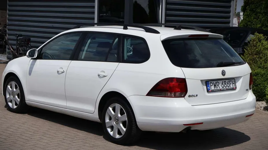 VOLKSWAGEN Golf -
