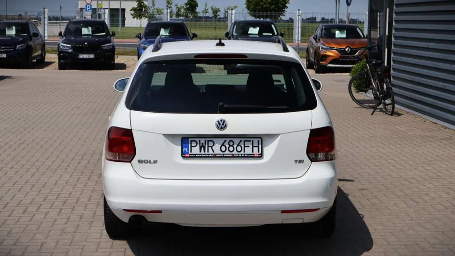 VOLKSWAGEN Golf -