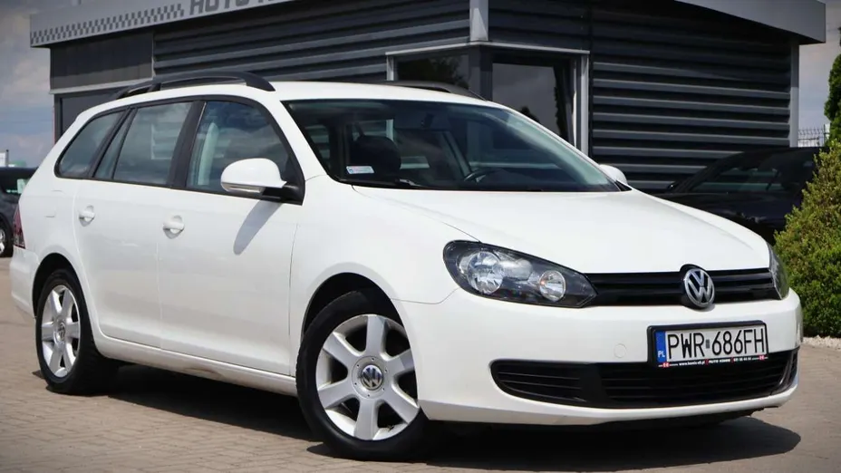 VOLKSWAGEN Golf -