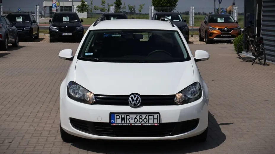 VOLKSWAGEN Golf -