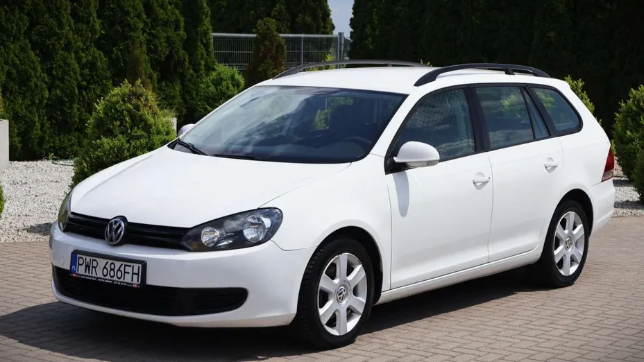 VOLKSWAGEN Golf -