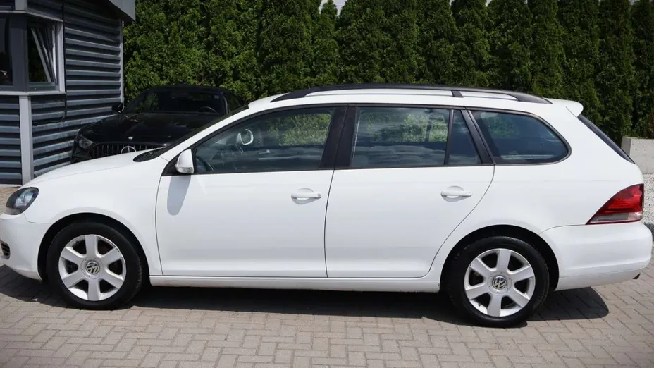 VOLKSWAGEN Golf -