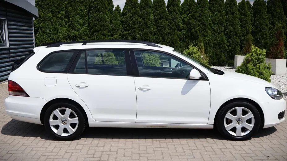 VOLKSWAGEN Golf -