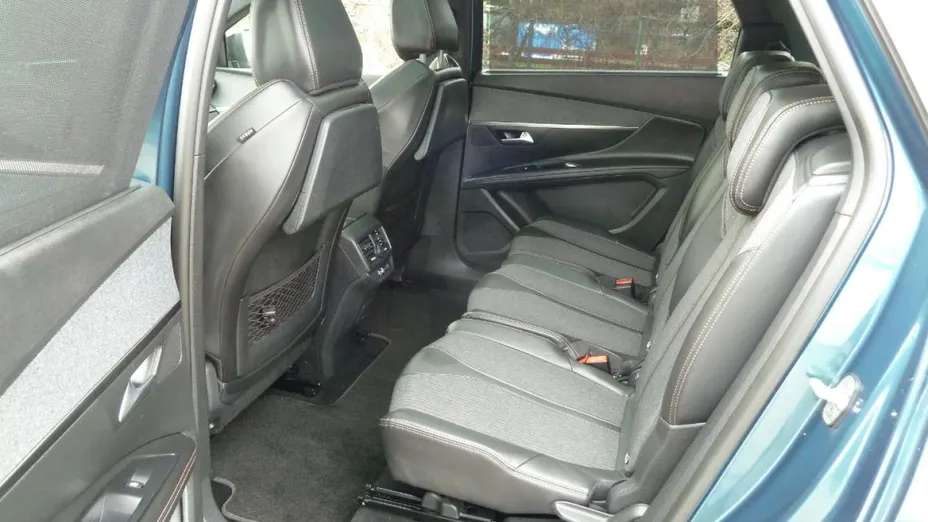 PEUGEOT 5008 -