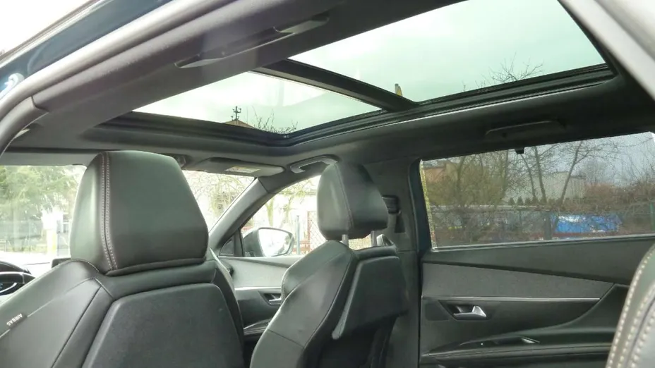 PEUGEOT 5008 -