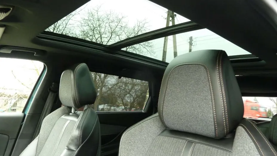 PEUGEOT 5008 -
