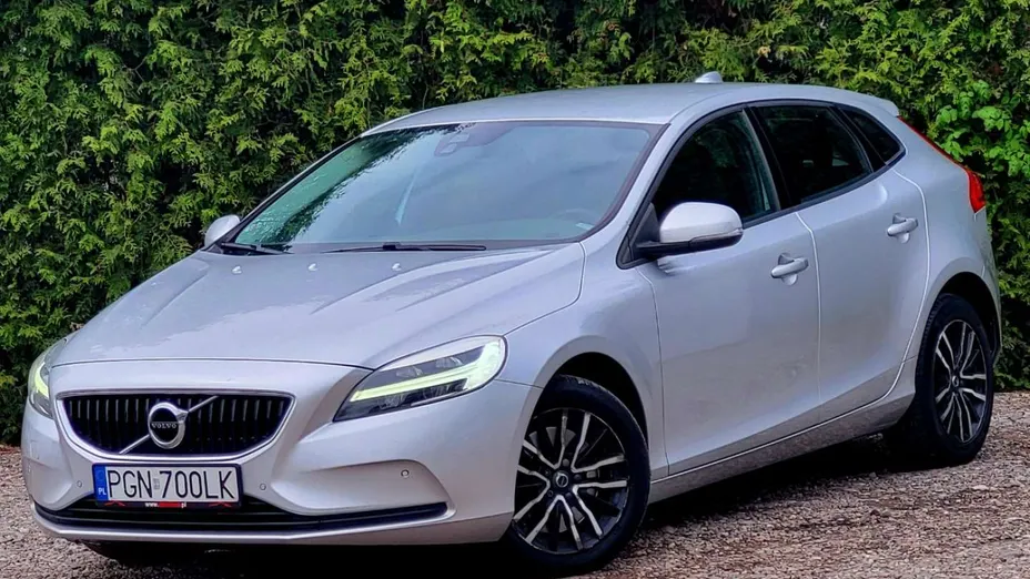 VOLVO V40 -