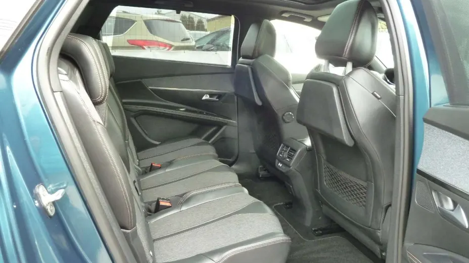 PEUGEOT 5008 -