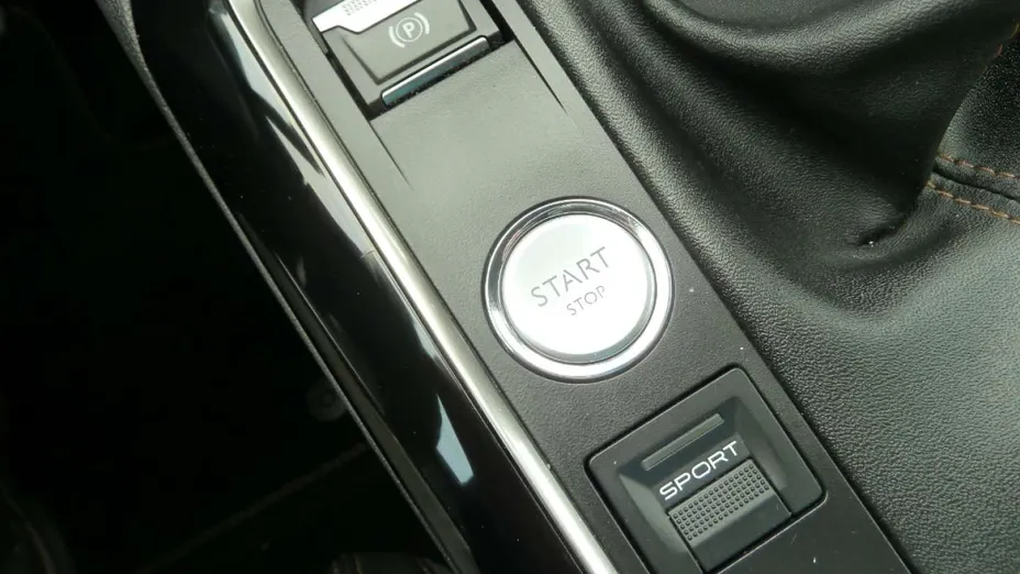 PEUGEOT 5008 -