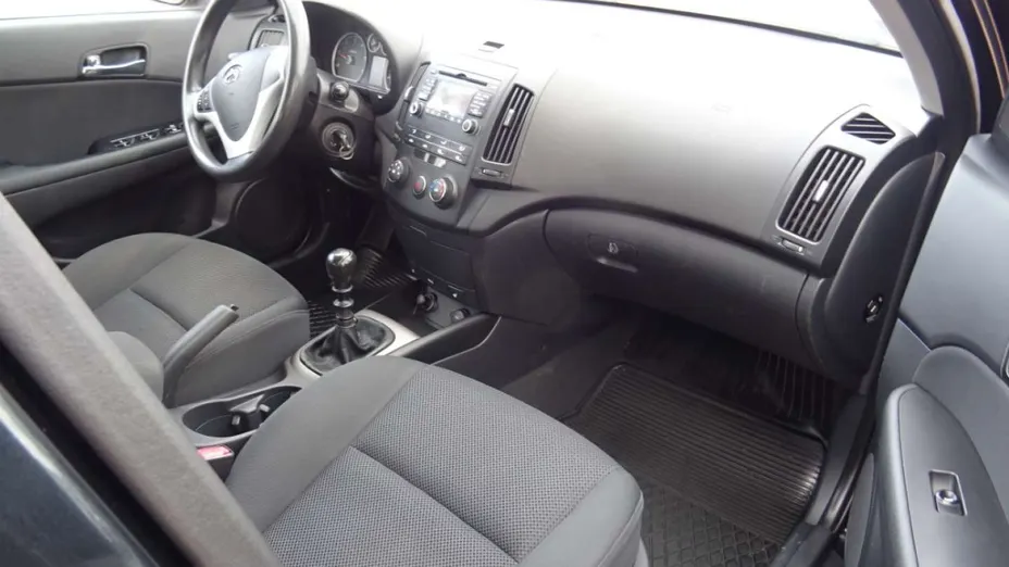 HYUNDAI i30 -