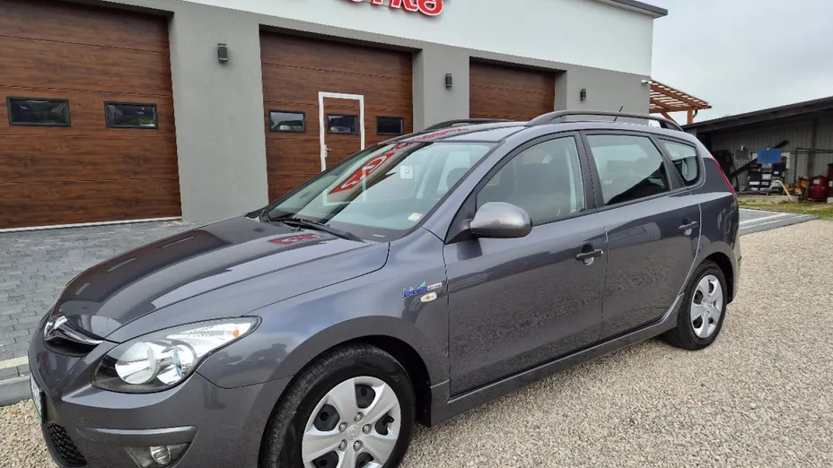 HYUNDAI i30 -