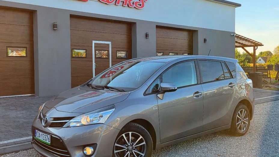 TOYOTA Verso -