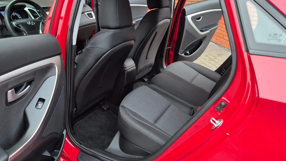 HYUNDAI i30 -