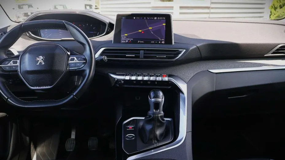 PEUGEOT 3008 -