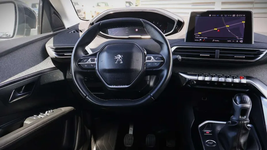 PEUGEOT 3008 -