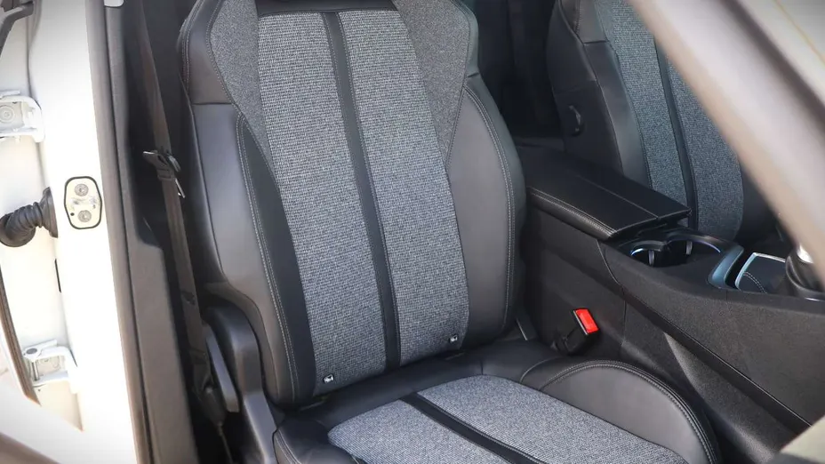 PEUGEOT 3008 -