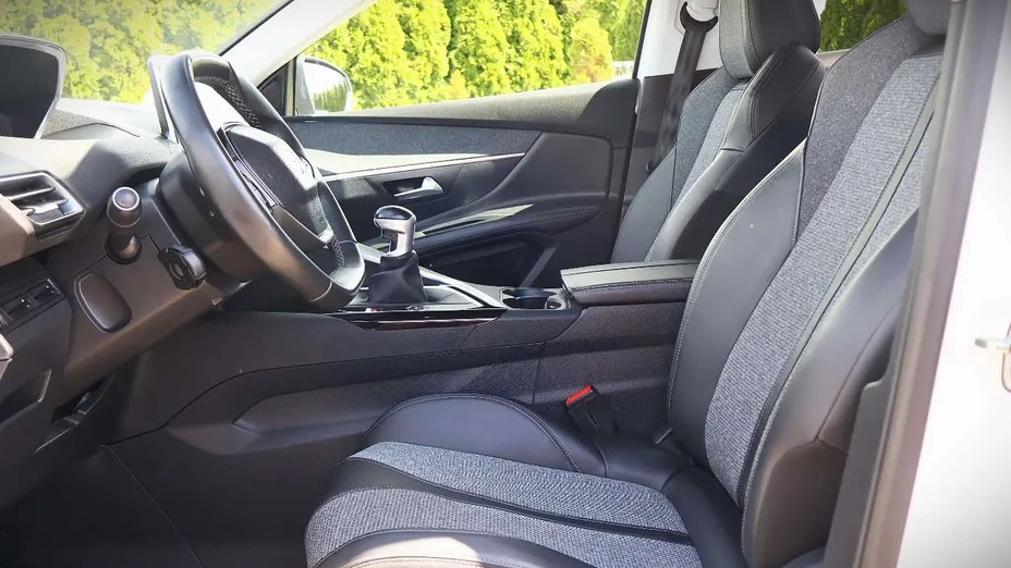 PEUGEOT 3008 -