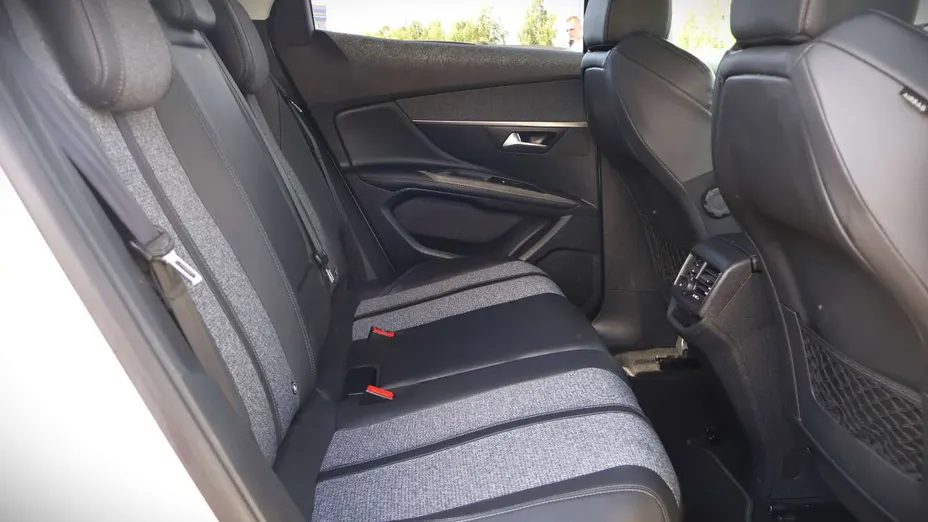 PEUGEOT 3008 -