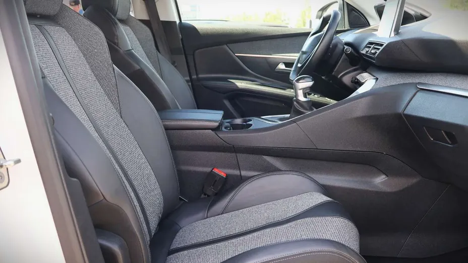 PEUGEOT 3008 -
