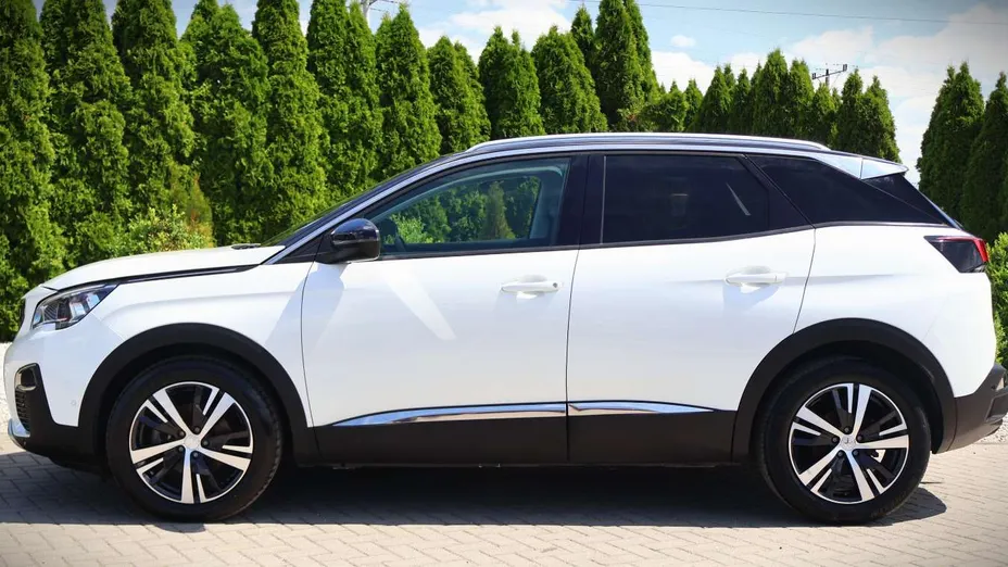 PEUGEOT 3008 -