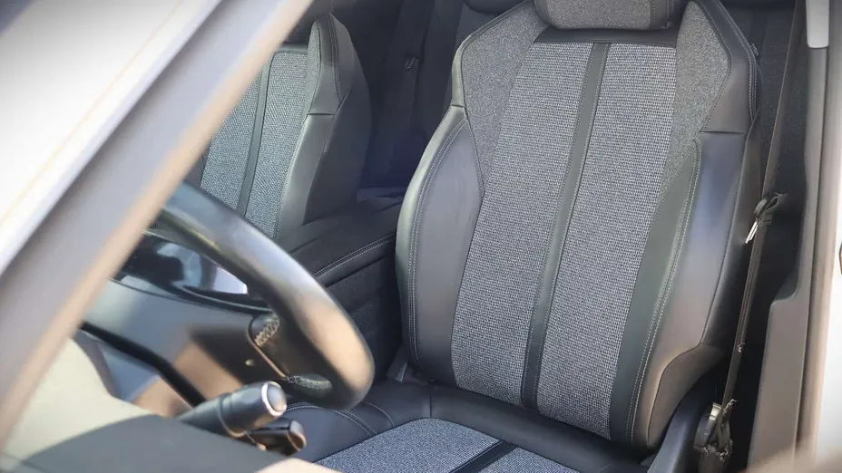 PEUGEOT 3008 -