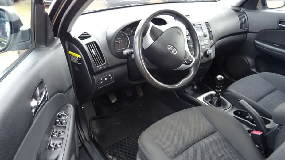 HYUNDAI i30 -