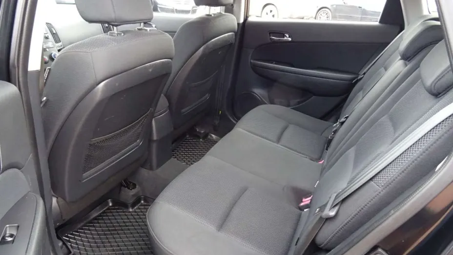 HYUNDAI i30 -