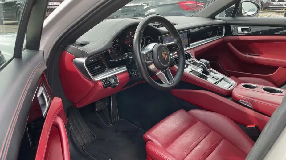 PORSCHE Panamera -