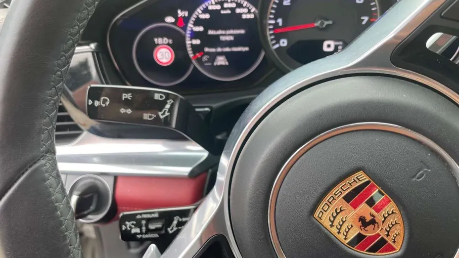 PORSCHE Panamera -
