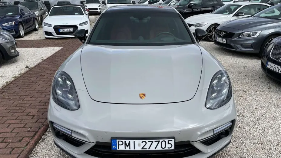 PORSCHE Panamera -