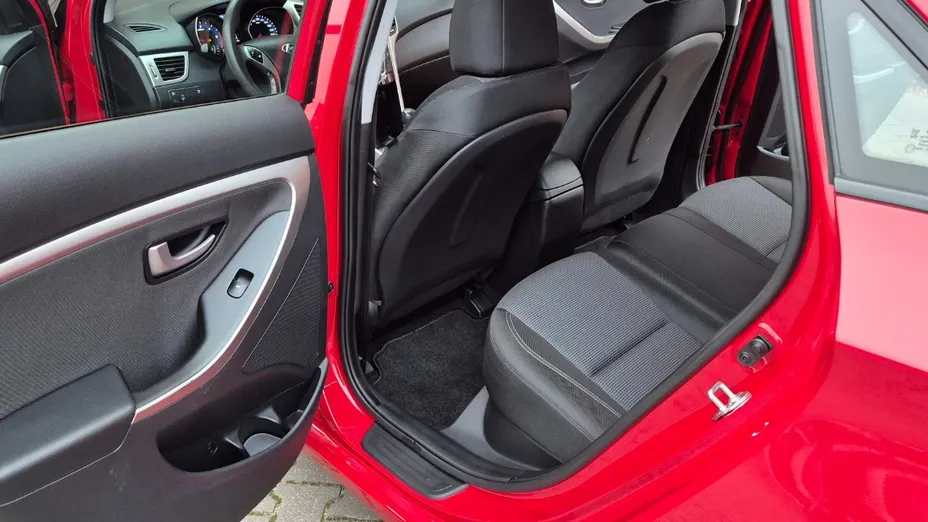 HYUNDAI i30 -