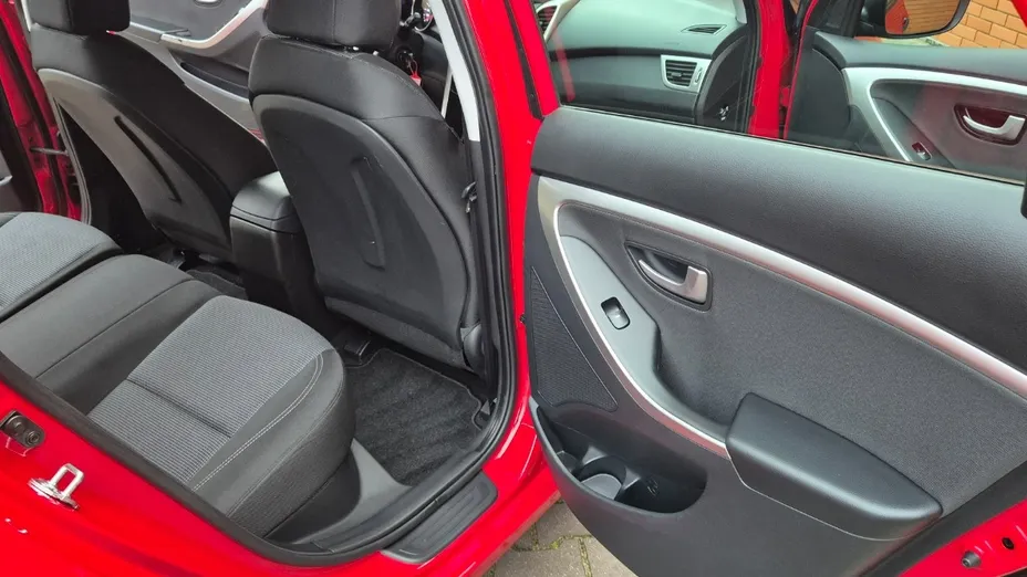 HYUNDAI i30 -