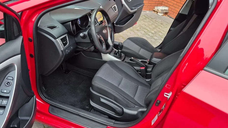 HYUNDAI i30 -